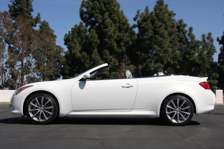  Infiniti G37 Convertible 2008 года  (фото 32 из 57)
